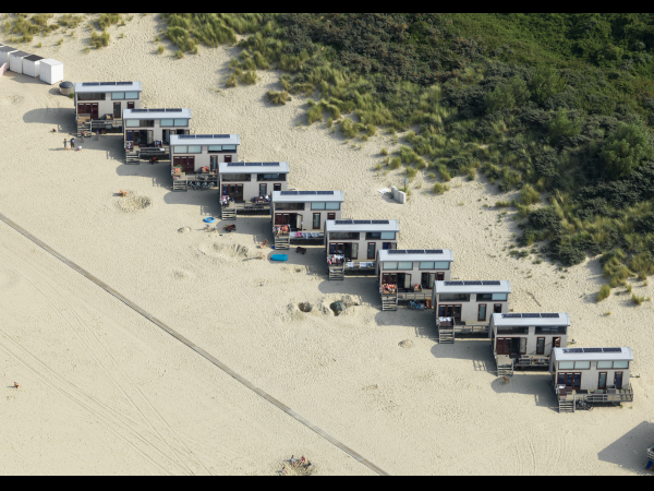 Luchtfoto strandhuisjes.png