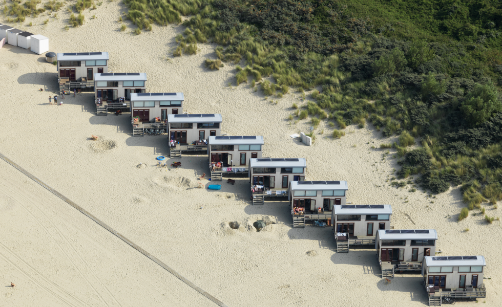 Luchtfoto strandhuisjes.png