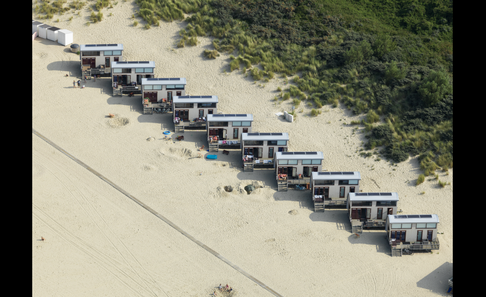 Luchtfoto strandhuisjes.png