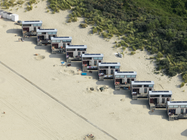 Luchtfoto strandhuisjes.png